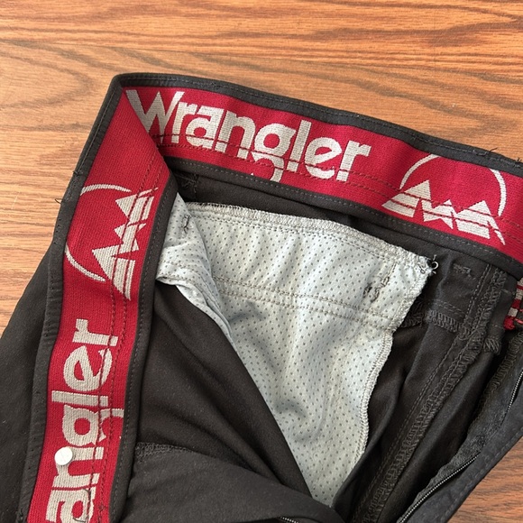 Wrangler Hiking Pants Men's Black - Picture 2 of 4